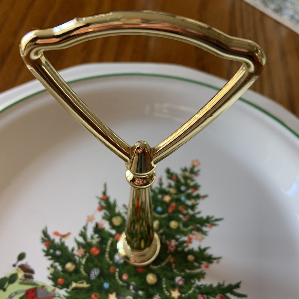 Pfaltzgraff Christmas 8 1/2” serving plate - Picture 5 of 6